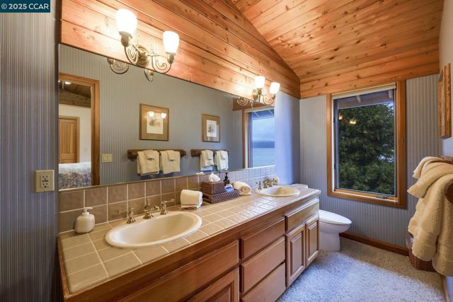 5768 N Lake Blvd, Carnelian Bay CA: https://media.crmls.org/mediaz/e6db8799-cfc2-489e-8cfd-638bb498aa67.jpg