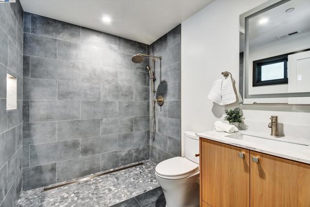 148 Auburn St, San Rafael CA: https://media.crmls.org/mediaz/e6dbb151-6c35-4006-a405-08d503fd81a4.jpg