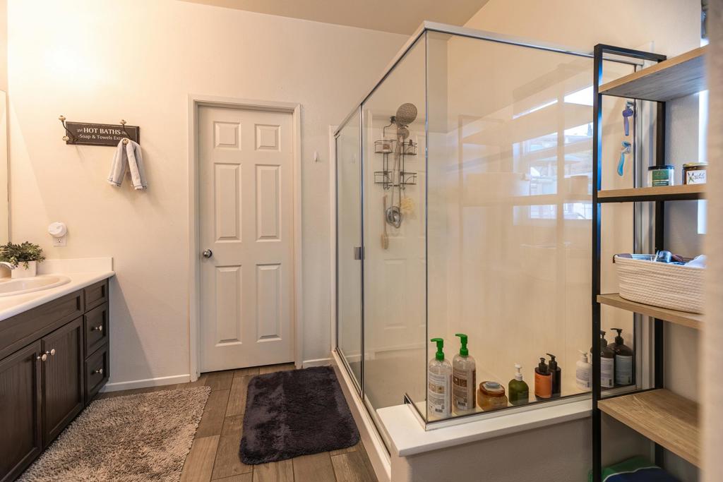 https://media.crmls.org/mediaz/e6dc09b2-8919-4abd-bed7-69d6d441dc87.jpg?preset=X-Large