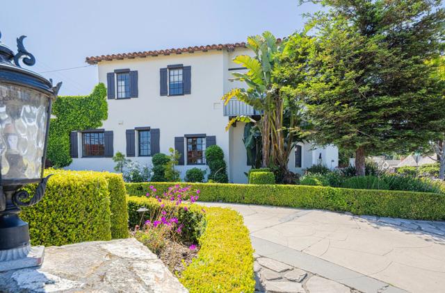 1 Santa Lucia Avenue, Salinas CA: https://media.crmls.org/mediaz/e6dc384b-dd0c-429e-98cc-c82faa506da3.jpg