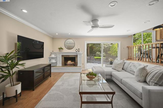 561 Santander Dr, San Ramon CA: https://media.crmls.org/mediaz/e6dc754f-5bbc-4148-beb1-3646d8ae1928.jpg