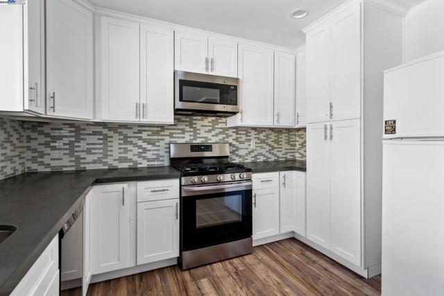 2592 Caballo Ranchero Dr, Diablo CA: https://media.crmls.org/mediaz/e6dd05a3-9667-451e-b2dc-e21384a6e63a.jpg