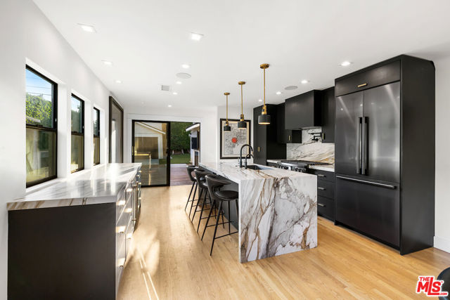 5319 West Boulevard, Los Angeles CA: https://media.crmls.org/mediaz/e6dd0ef2-8ebe-45cd-81af-ffbb882aedaa.jpg