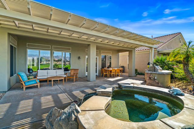 44327 Royal Lytham Drive, Indio CA: https://media.crmls.org/mediaz/e6dd1d8d-376f-4363-8bca-f5bf971838a7.jpg