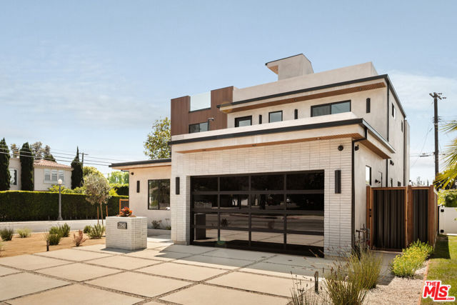 7543 Denrock Avenue, Los Angeles CA: https://media.crmls.org/mediaz/e6dd1fae-08d7-415b-b503-075f325bc3e6.jpg