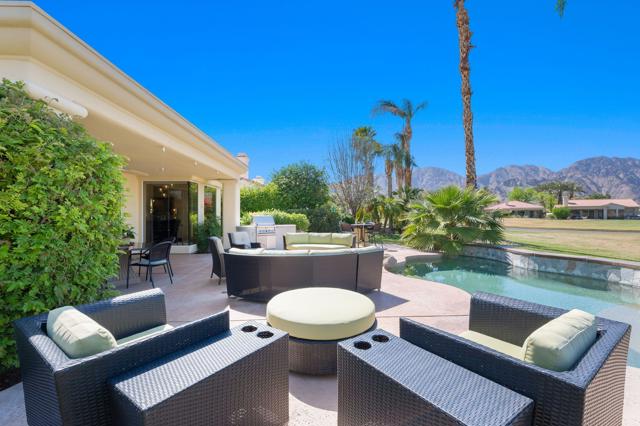 80080 Riviera, La Quinta CA: https://media.crmls.org/mediaz/e6dd6fd6-40e7-42de-ba79-323948333925.jpg