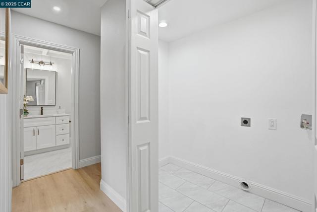 289 Sierra Dr, Walnut Creek CA: https://media.crmls.org/mediaz/e6dd9cbc-cef9-47ea-bcde-fbb4ecfaf0cd.jpg