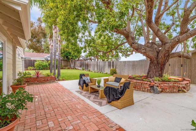 1130 Lake Ridge Dr, San Marcos CA: https://media.crmls.org/mediaz/e6ddf8d8-8c8c-4745-b643-67d736eebc9d.jpg