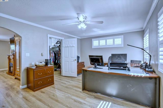 2369 Woodthrush Way, Pleasanton CA: https://media.crmls.org/mediaz/e6de238b-252e-443e-991d-b2e6b0126284.jpg