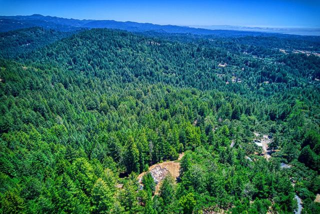 1374 Weston Ridge Road, Scotts Valley CA: https://media.crmls.org/mediaz/e6de3345-b6dd-4a1f-8ec0-bee641ad52f0.jpg
