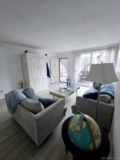 6333 Mount Ada Rd., Clairemont Mesa CA: https://media.crmls.org/mediaz/e6de634e-7ffd-423c-8fc4-1ffcefdeceb0.jpg