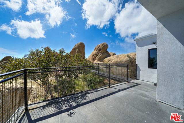 24641 Piuma Road, Malibu CA: https://media.crmls.org/mediaz/e6de9cc2-be70-47af-bec4-d48293fedefb.jpg