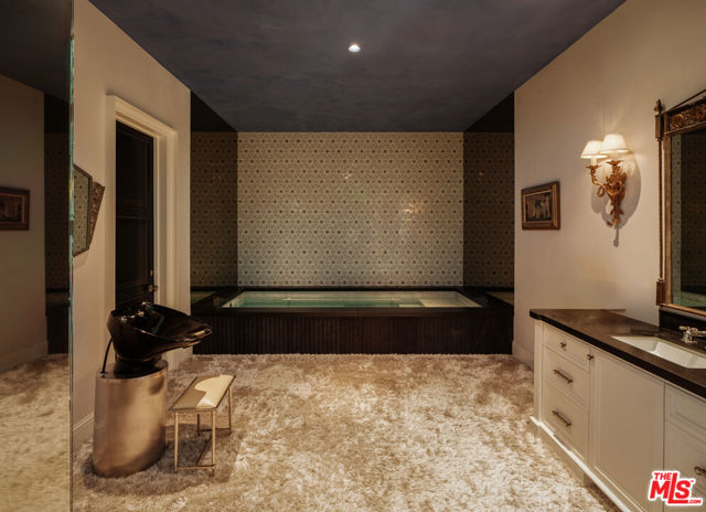 610 Arkell Drive, Beverly Hills CA: https://media.crmls.org/mediaz/e6dea29d-fe13-4bc9-a4a3-e18f13a9f319.jpg
