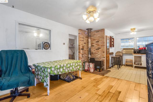 832 W 11Th St, Antioch CA: https://media.crmls.org/mediaz/e6df76c9-584a-469c-8327-6fc2da3ca09b.jpg