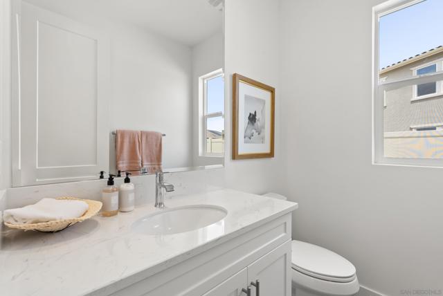 948 Visalia Pl, San Marcos CA: https://media.crmls.org/mediaz/e6dfb482-fa04-4602-9e58-b8c52962dcbd.jpg