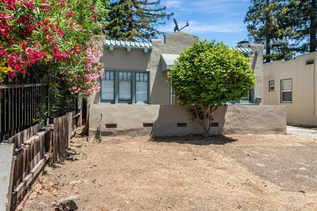 141 Clinton Street, Redwood City CA: https://media.crmls.org/mediaz/e6e0bcf3-fe29-41a2-b06c-bae5f2610634.jpg