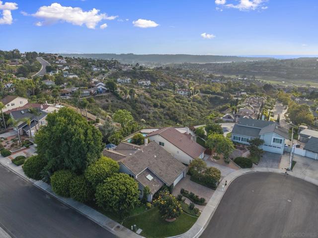 6502 La Paloma St., Carlsbad CA: https://media.crmls.org/mediaz/e6e12d56-358c-4099-ac98-ce2771d2d5d6.jpg