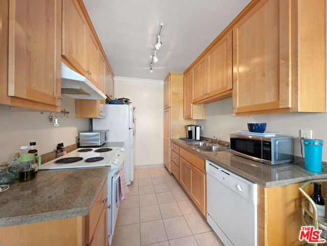 1538 11th Street, Santa Monica CA: https://media.crmls.org/mediaz/e6e146e4-16e8-4e91-80ea-4eaf2139aba5.jpg