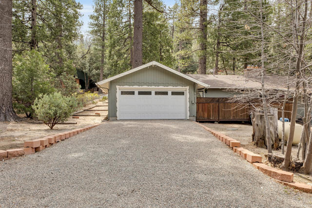 54640 Marian View Drive, Idyllwild CA: https://media.crmls.org/mediaz/e6e1e2b1-43fe-4b5b-bef5-d37529587526.jpg