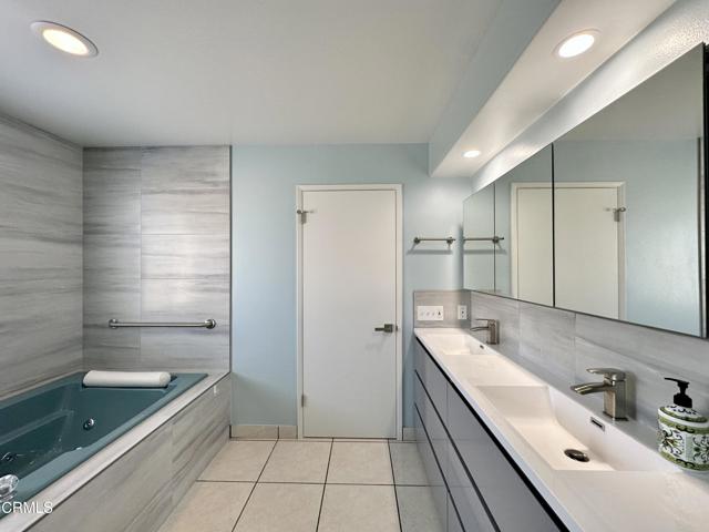 4053 Sunset Lane Lane, Oxnard CA: https://media.crmls.org/mediaz/e6e22c51-41a2-4e78-b0f9-f9ae054450e1.jpg