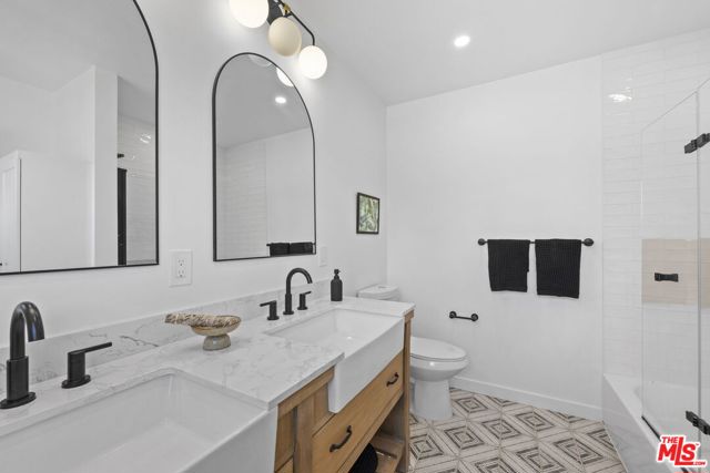 3908 Bentley Avenue, Culver City CA: https://media.crmls.org/mediaz/e6e25a40-7e44-43c5-a364-6a32291a4b51.jpg