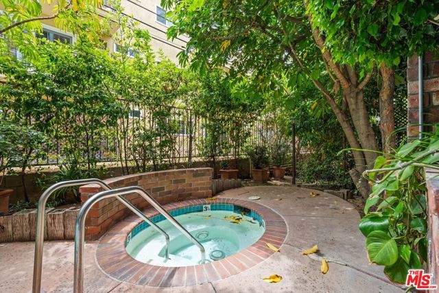 1375 Kelton Avenue, Los Angeles CA: https://media.crmls.org/mediaz/e6e2b26d-d15a-4f0f-9a1f-865571c38e3e.jpg
