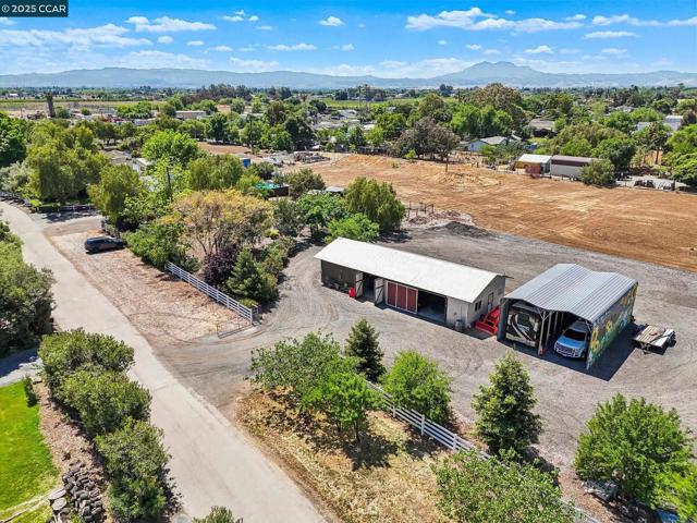 91 Lozoya Way, Oakley CA: https://media.crmls.org/mediaz/e6e30703-5eb6-436a-8052-a345412cbd2c.jpg