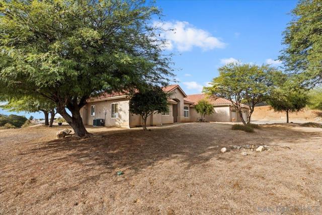 31252 North Star Way, Valley Center CA: https://media.crmls.org/mediaz/e6e30dc1-2977-497e-b766-534da7b6a950.jpg