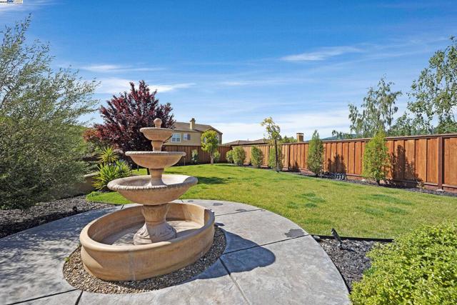 5719 Dimas Ct, Pleasanton CA: https://media.crmls.org/mediaz/e6e33c7b-4dc0-49cd-86e9-28d42fac87e1.jpg
