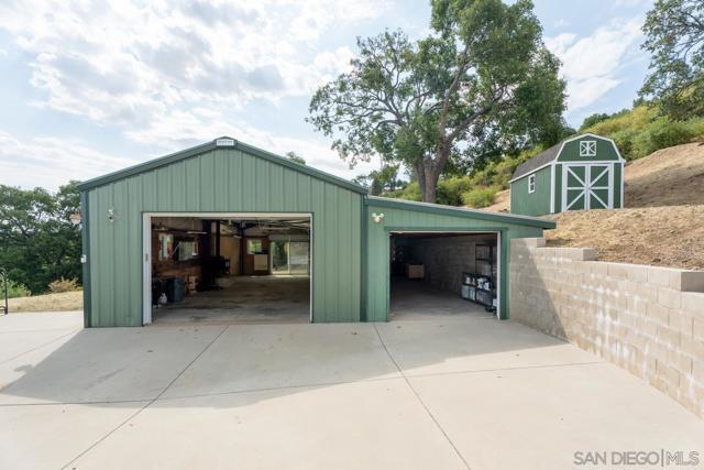 16690 Iron Springs Rd, Julian CA: https://media.crmls.org/mediaz/e6e3480f-f1f4-41d4-9e97-cd3b97f2894d.jpg