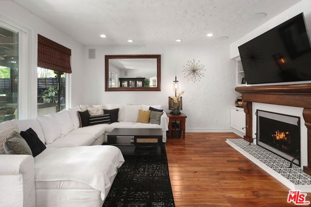 1786 Blossom Court, Thousand Oaks CA: https://media.crmls.org/mediaz/e6e388a0-aaf0-418a-bc46-3dc9cf33f5b7.jpg