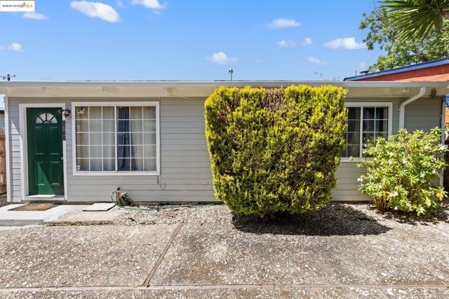 1611 Julia St, Berkeley CA: https://media.crmls.org/mediaz/e6e3ef8b-0911-4090-91ff-709f19958185.jpg