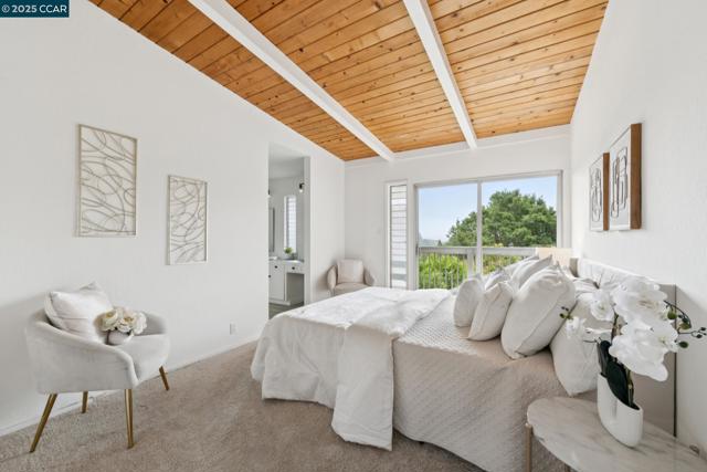 12 La Cresta Rd, Orinda CA: https://media.crmls.org/mediaz/e6e58c79-9781-4be8-98de-87f2a91c13f6.jpg