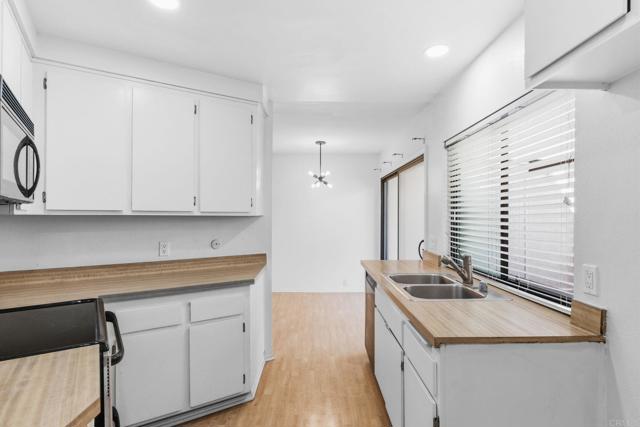 Detail Gallery Image 12 of 34 For 8427 via Mallorca #115,  La Jolla,  CA 92037 - 2 Beds | 2/1 Baths