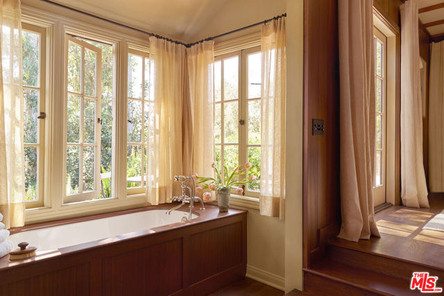 Image 11 of 35 For 1960 Escarpa Drive