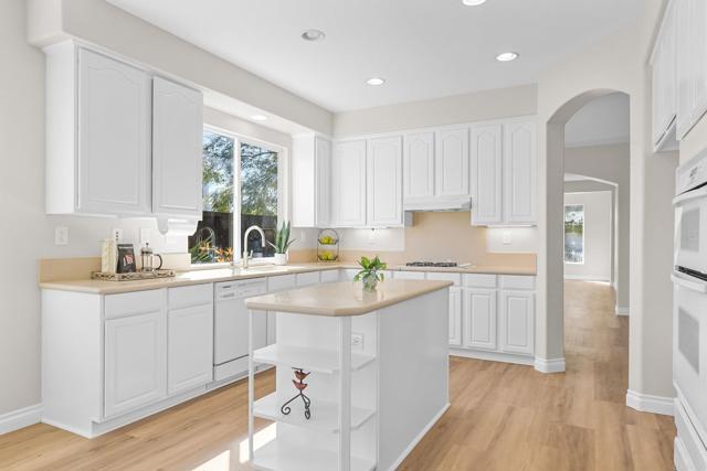 Detail Gallery Image 2 of 34 For 1279 W Vaquero, Chula Vista,  CA 91910 - 3 Beds | 2/1 Baths