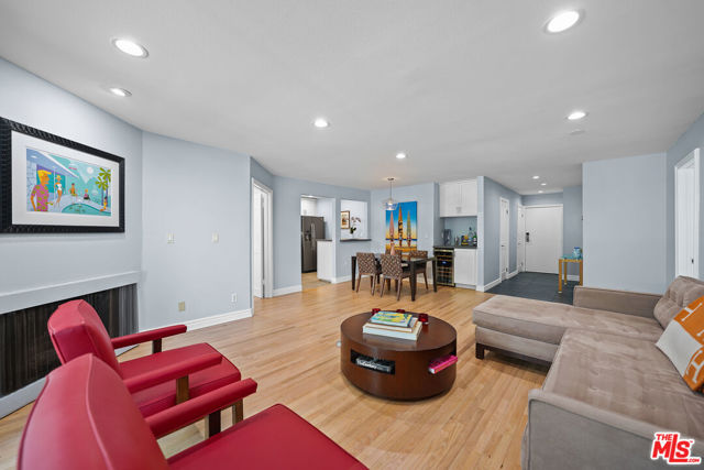 8530 Holloway Drive, West Hollywood CA: https://media.crmls.org/mediaz/e6e6eecc-9d35-41a0-9c7c-f25b9439c17f.jpg