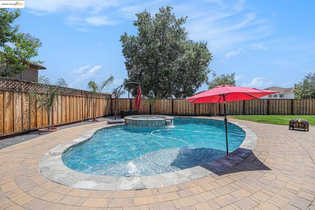 140 Ridge Crest Ct, Oakley CA: https://media.crmls.org/mediaz/e6e6f279-df9d-4851-862e-30e5f4501d4d.jpg