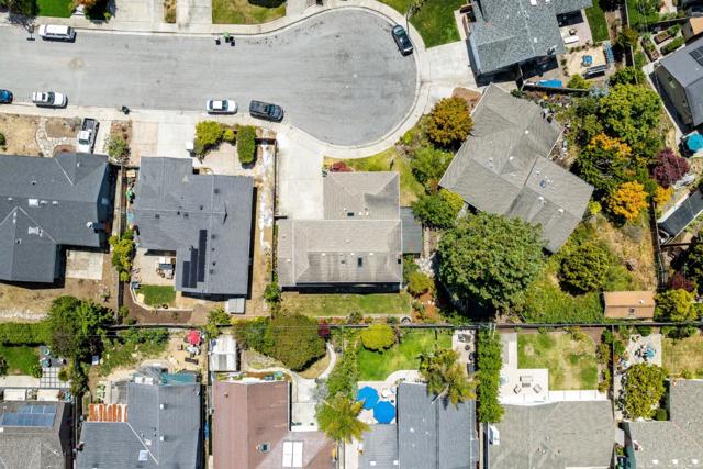 150 Sir Francis Court, Capitola CA: https://media.crmls.org/mediaz/e6e71799-36c7-49fa-903e-ff16cedbf109.jpg