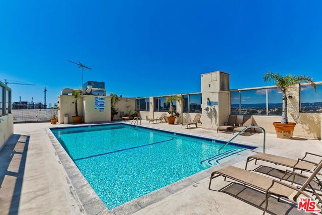 421 S La Fayette Park Place, Los Angeles CA: https://media.crmls.org/mediaz/e6e72802-387d-400a-abbb-de73b5e4ef0b.jpg