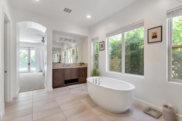 81805 Four Seasons Place, La Quinta CA: https://media.crmls.org/mediaz/e6e7e91a-91fe-4b72-9a1f-7e14518fe7d5.jpg
