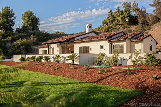 5758 Las Palomas, Rancho Santa Fe CA: https://media.crmls.org/mediaz/e6e80454-ded3-42b1-b73b-3a72aad49ae1.jpg
