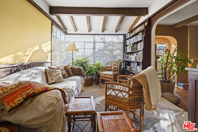 1326 Cordova Avenue, Glendale CA: https://media.crmls.org/mediaz/e6e82809-2efe-4dc4-b7cf-48e7d18ca21a.jpg