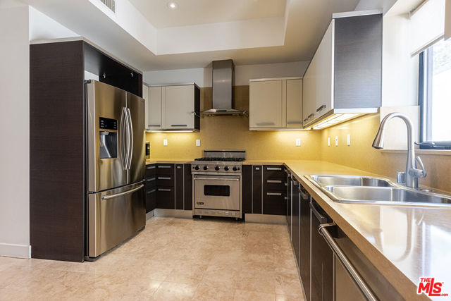 8788 Shoreham Drive, West Hollywood CA: https://media.crmls.org/mediaz/e6e8ae2d-637c-4eef-9a91-f5ecf534cde9.jpg