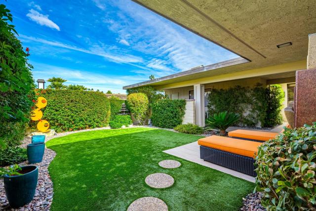 1 Briarcliff Court, Rancho Mirage CA: https://media.crmls.org/mediaz/e6e8f5de-402c-4260-9f57-a1b2b5b53058.jpg