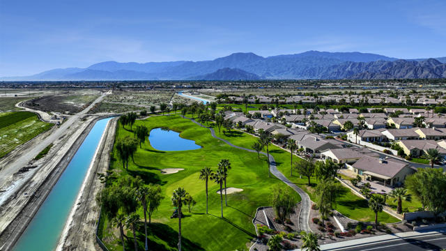 81025 Avenida Lorena, Indio CA: https://media.crmls.org/mediaz/e6e9182e-d014-465d-adbd-027761146044.jpg