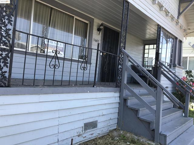 5607 Edgerly St, Oakland CA: https://media.crmls.org/mediaz/e6e9f28c-29b8-4b5e-9aeb-967b816508bd.jpg