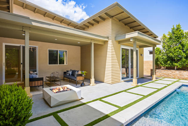 562 Skylar Lane, Palm Springs CA: https://media.crmls.org/mediaz/e6ea1eff-19f5-49e0-96d7-bc1574902c44.jpg