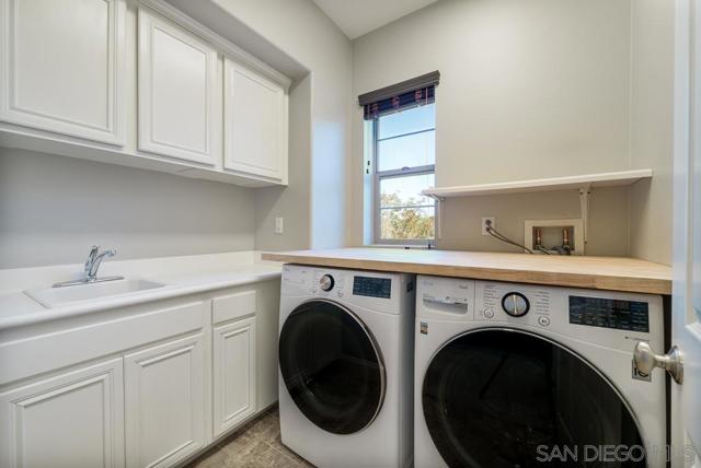 8297 Katherine Claire Lane, San Diego CA: https://media.crmls.org/mediaz/e6ea7b9c-6758-4f31-80bc-02948dc972be.jpg