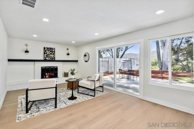 8313 Carlton Oaks Dr, Santee CA: https://media.crmls.org/mediaz/e6eae52d-8b95-4774-b963-51b1090b0904.jpg